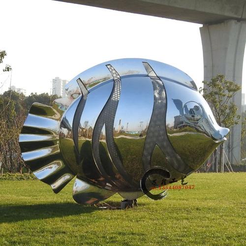 户外不锈钢雕塑 公园草地装饰金鱼造型摆件金属锻造 城市景观工程